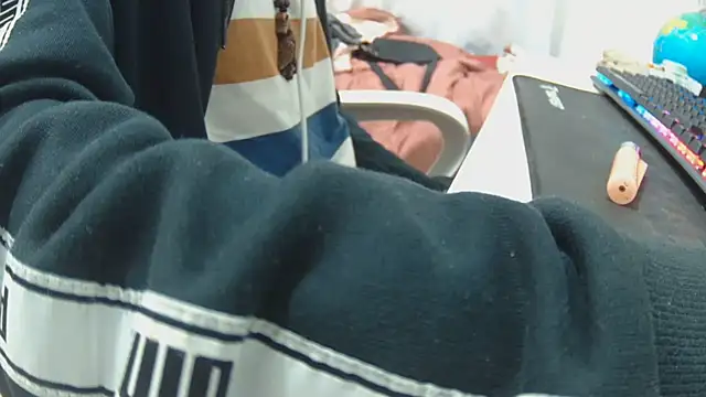 Calavera2001 online show from December 18, 12:38 am