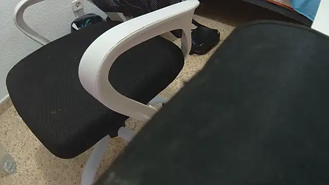 Calavera2001 online show from December 19, 11:56 pm