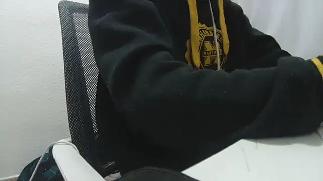 Calavera2001 online show from December 22, 8:55 am