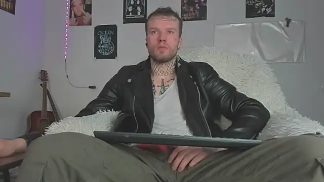 Huntall77 online show from April 3, 5:05 am