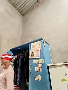 Snapshot of -Chua-90 chatting on February 12, 2:50 am -Chua-90 online show from February 12, 2:50 am