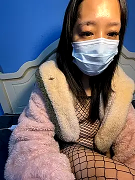 Snapshot of Lily-888 chatting on November 17, 1:06 pm Lily-888 online show from November 17, 1:06 pm