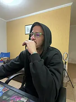 Snapshot of Lucasjandre chatting on July 28, 12:51 am Lucasjandre online show from July 28, 12:51 am