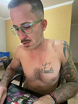 Snapshot of Lucasjandre chatting on July 28, 4:39 pm Lucasjandre online show from July 28, 4:39 pm