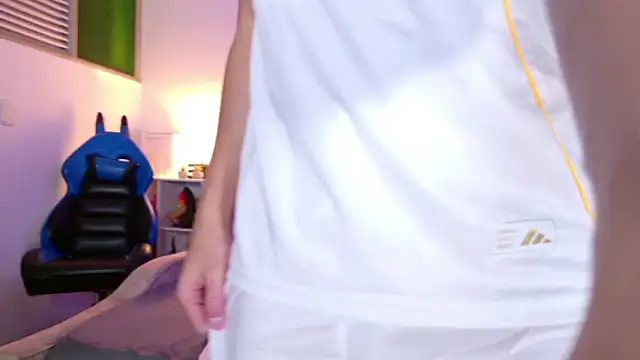 estebanperez 26 online show from March 4, 10:43 am