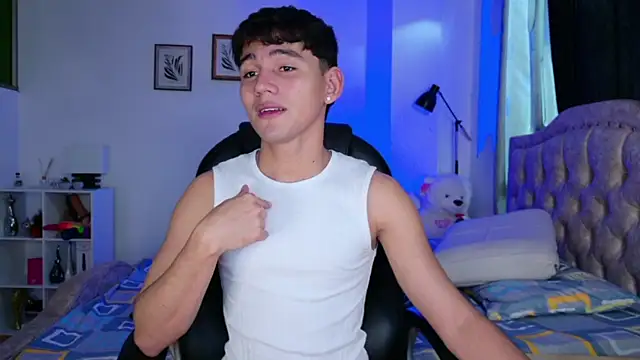 estebanperez 26 online show from April 18, 11:14 am