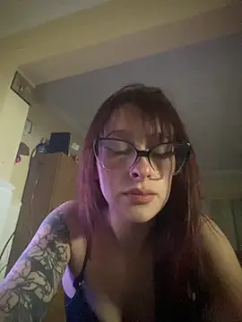Snapshot of Taurina0105 chatting on June 25, 3:50 am Taurina0105 online show from June 25, 3:50 am
