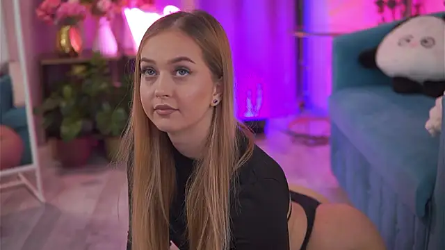 Snapshot of ElyssawetXX chatting on February 1, 7:23 pm ElyssawetXX online show from February 1, 7:23 pm