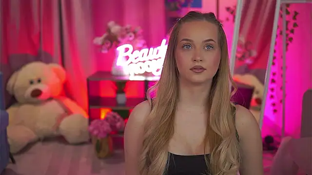 Snapshot of ElyssawetXX chatting on February 21, 7:26 pm ElyssawetXX online show from February 21, 7:26 pm