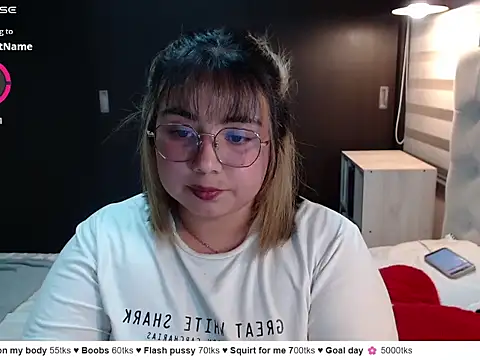 YiniBelle online show from March 12, 3:45 am