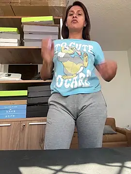 valeria absurdah online show from December 3, 6:17 pm