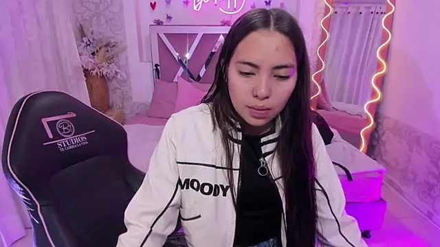 ISABELA TAY online show from March 24, 11:37 am