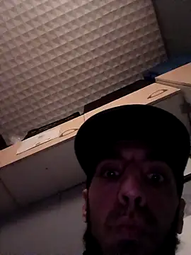 hotguy71000 online show from December 16, 4:12 pm