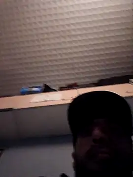 hotguy71000 online show from March 2, 11:33 pm