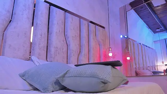 Snapshot of Caroline_palmerr chatting on February 5, 3:22 am Caroline palmerr online show from February 5, 3:22 am