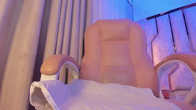 Snapshot of Caroline_palmerr chatting on April 9, 3:28 am Caroline palmerr online show from April 9, 3:28 am