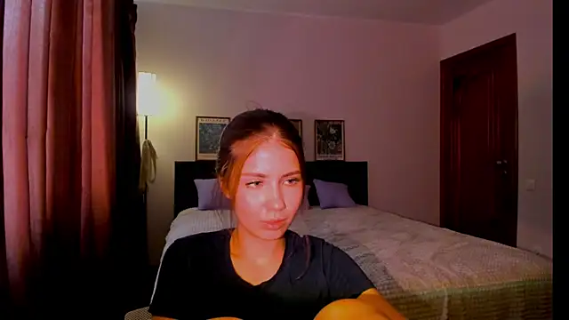 Snapshot of Aurora_Glow21 chatting on June 18, 12:09 pm Aurora Glow21 online show from June 18, 12:09 pm