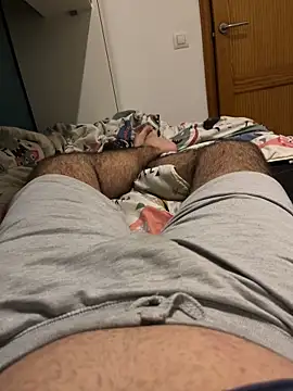 Yannick04 online show from November 22, 7:35 pm