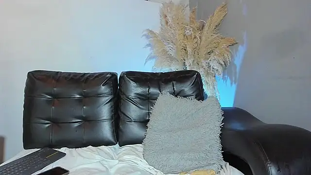 ZeusBrant online show from April 13, 1:05 pm