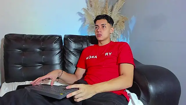 ZeusBrant online show from April 17, 1:36 pm