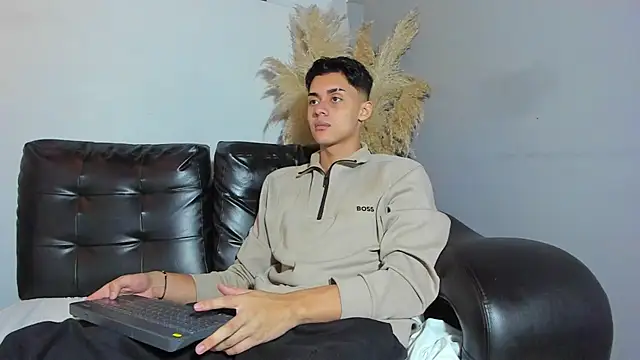 ZeusBrant online show from April 21, 1:39 pm