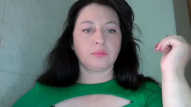 Snapshot of MelinaAx chatting on June 17, 7:33 am MelinaAx online show from June 17, 7:33 am