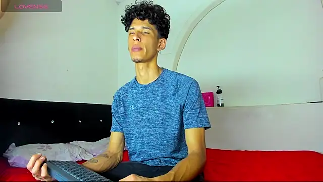 kaiborman00 online show from March 2, 4:03 am