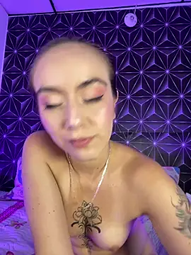 Snapshot of MelanyyJhonson15 chatting on June 17, 8:21 pm MelanyyJhonson15 online show from June 17, 8:21 pm