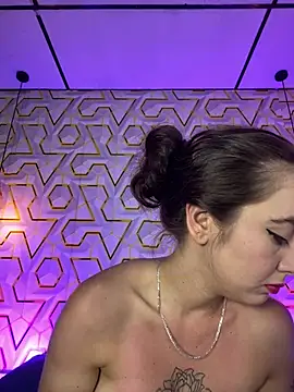 Snapshot of MelanyyJhonson15 chatting on July 14, 9:31 pm MelanyyJhonson15 online show from July 14, 9:31 pm