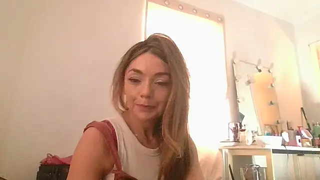 Snapshot of miatate chatting on February 20, 10:43 pm miatate online show from February 20, 10:43 pm