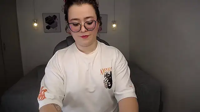 selene rouse  online show from April 7, 11:37 pm