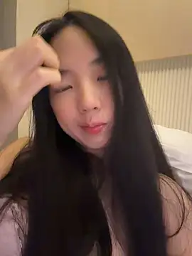 TinyBabe online show from April 10, 2:22 pm