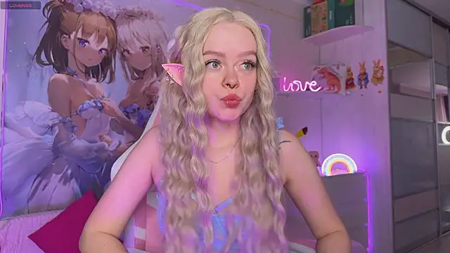 CheekySashaCharm online show from February 7, 8:29 am