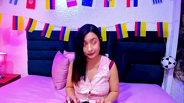 Snapshot of VictoriaRouge_ chatting on June 24, 8:30 pm VictoriaRouge online show from June 24, 8:30 pm