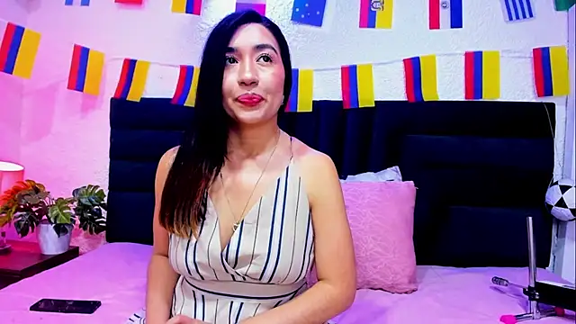 Snapshot of VictoriaRouge_ chatting on July 8, 8:46 pm VictoriaRouge online show from July 8, 8:46 pm