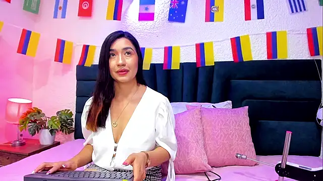 Snapshot of VictoriaRouge_ chatting on July 9, 8:46 pm VictoriaRouge online show from July 9, 8:46 pm