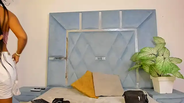 Snapshot of Kymasm chatting on February 12, 12:55 pm Kymasm online show from February 12, 12:55 pm