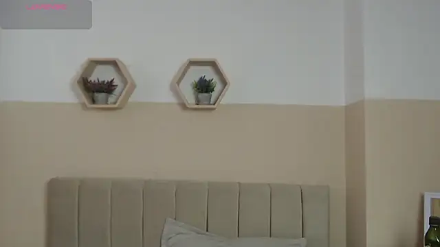 Snapshot of Charlothe_7 chatting on June 20, 1:47 pm Charlothe 7 online show from June 20, 1:47 pm