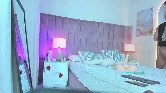 Valentino moretti online show from February 19, 12:45 pm