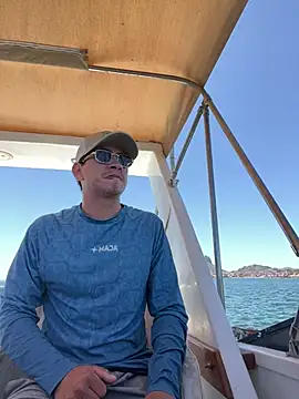 algila08 online show from April 19, 8:00 pm