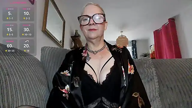 missyb x online show from December 17, 9:48 am