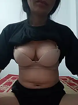 Snapshot of pitty_mymi chatting on July 5, 10:06 pm pitty mymi online show from July 5, 10:06 pm