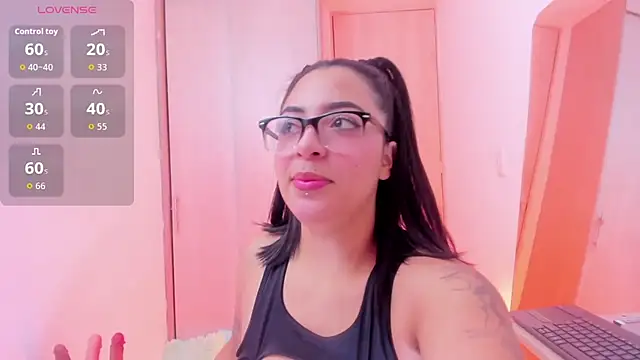 evelisse  online show from June 28, 3:45 am