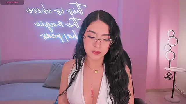 HaileyRoss  online show from April 15, 12:45 pm