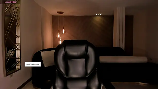 Snapshot of HaileyRoss_ chatting on June 8, 11:10 am HaileyRoss online show from June 8, 11:10 am