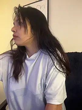 Snapshot of LaraDanverss chatting on April 2, 10:40 pm LaraDanverss online show from April 2, 10:40 pm