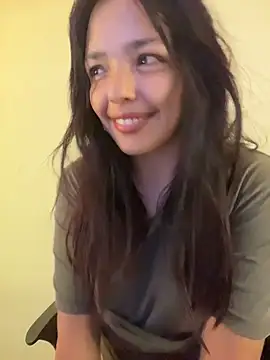 Snapshot of LaraDanverss chatting on April 3, 9:24 pm LaraDanverss online show from April 3, 9:24 pm