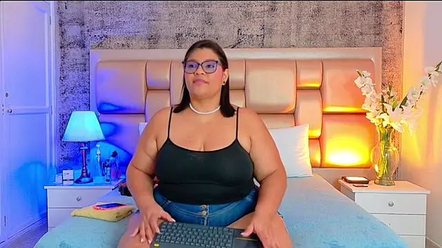 Snapshot of SelennaCooper chatting on July 8, 12:20 pm SelennaCooper online show from July 8, 12:20 pm