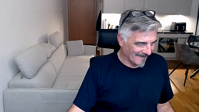 Buidapest online show from March 4, 9:10 pm