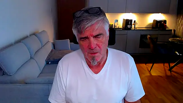 Buidapest online show from March 25, 4:24 pm